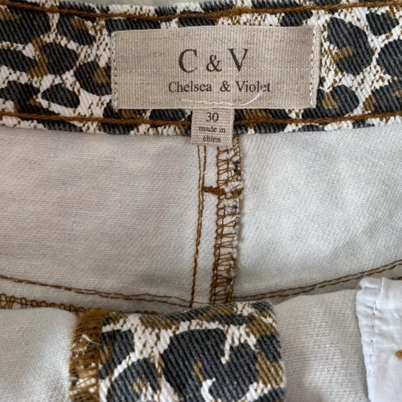 Chelsea & Violet Leopard Print Shorts SZ 25 - Picture 5 of 6